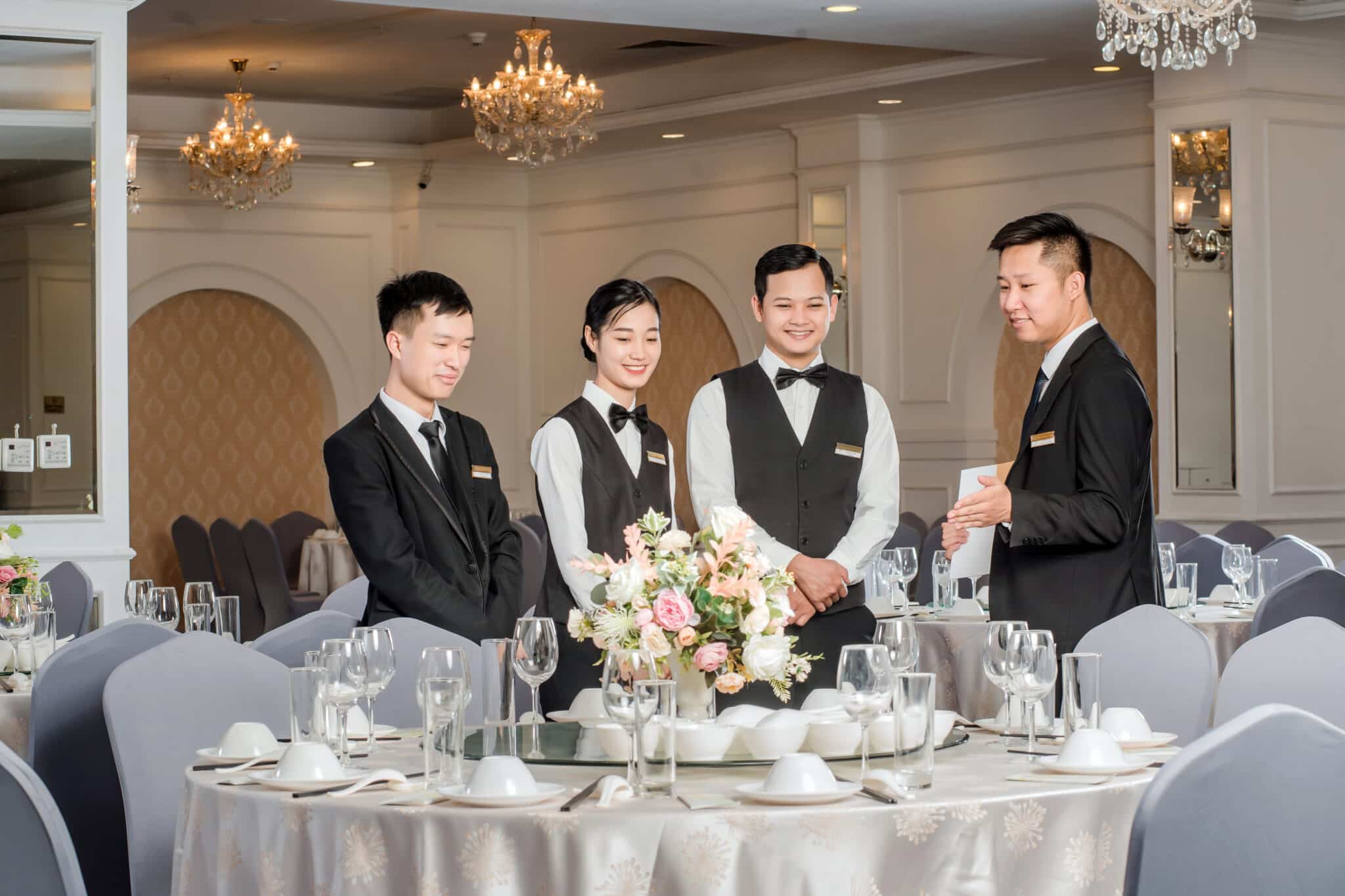 Yến tiệc, phục vụ,...