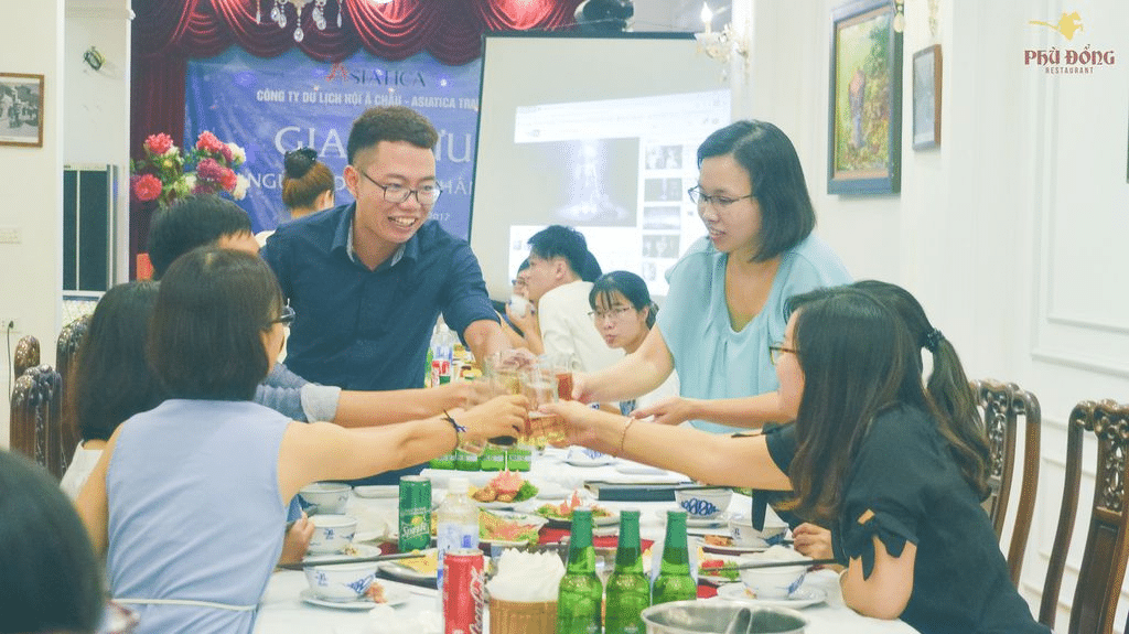 Nhà hàng thích hợp tổ chức các bữa tiệc công ty quy mô nhỏ, ấm cúng