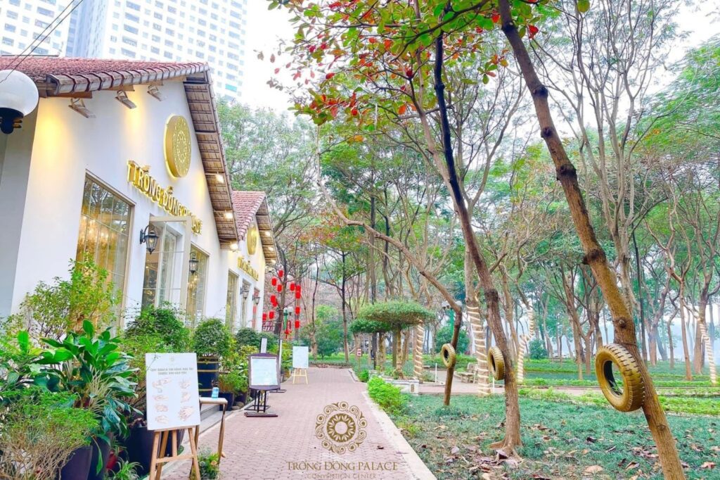 Trống Đồng Palace Linh Đàm tọa lạc ngay giữa Công viên bán đảo Linh Đàm
