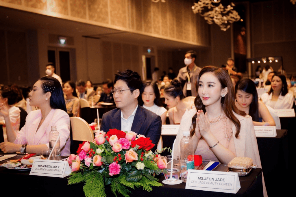 Khách mời tham dự phải là người có tầm ảnh hưởng nhất định trong cộng đồng lĩnh vực liên quan với sự kiện
