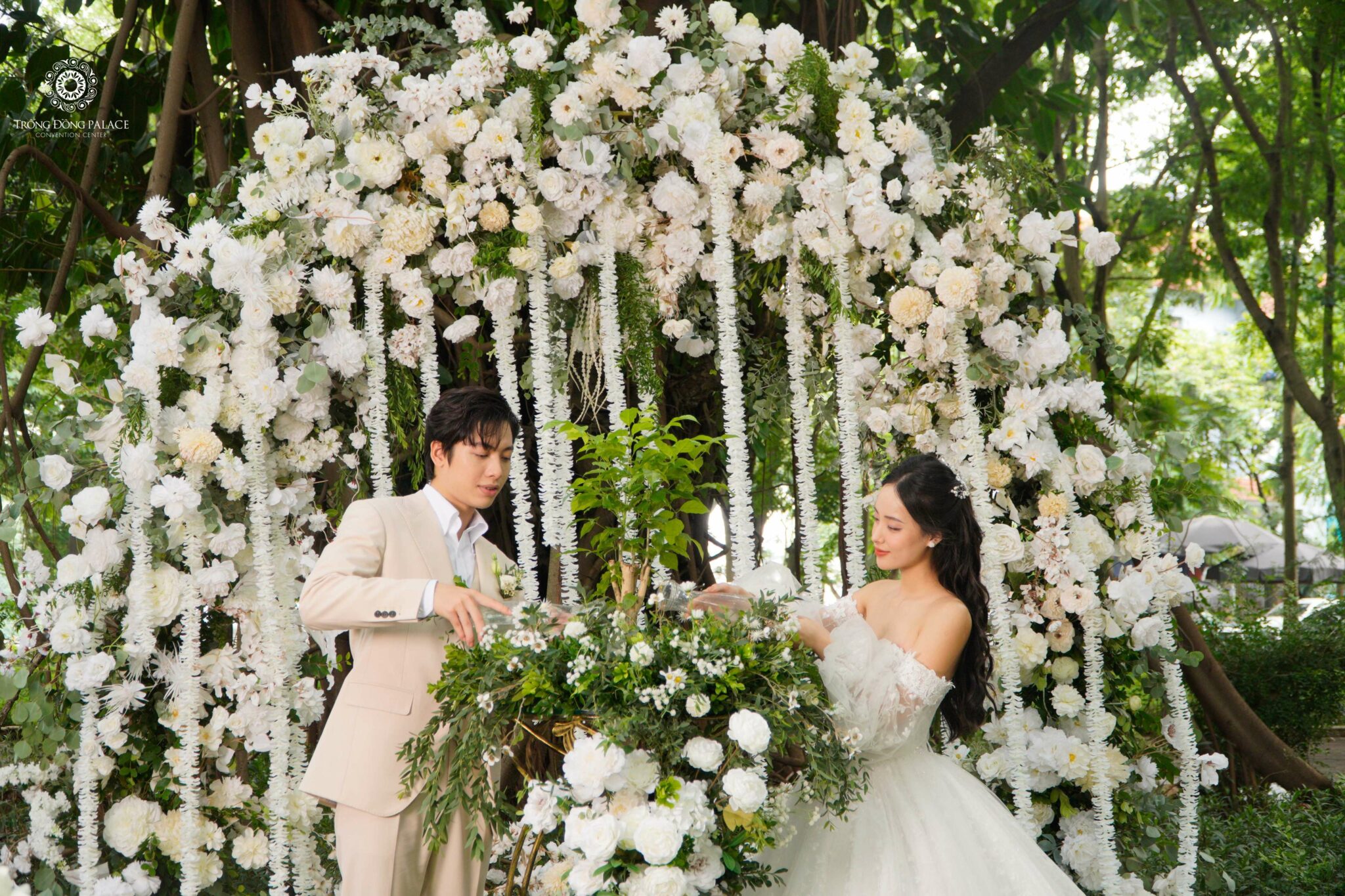 Backdrop cũng là một phần không thể thiếu trong trang trí tiệc cưới