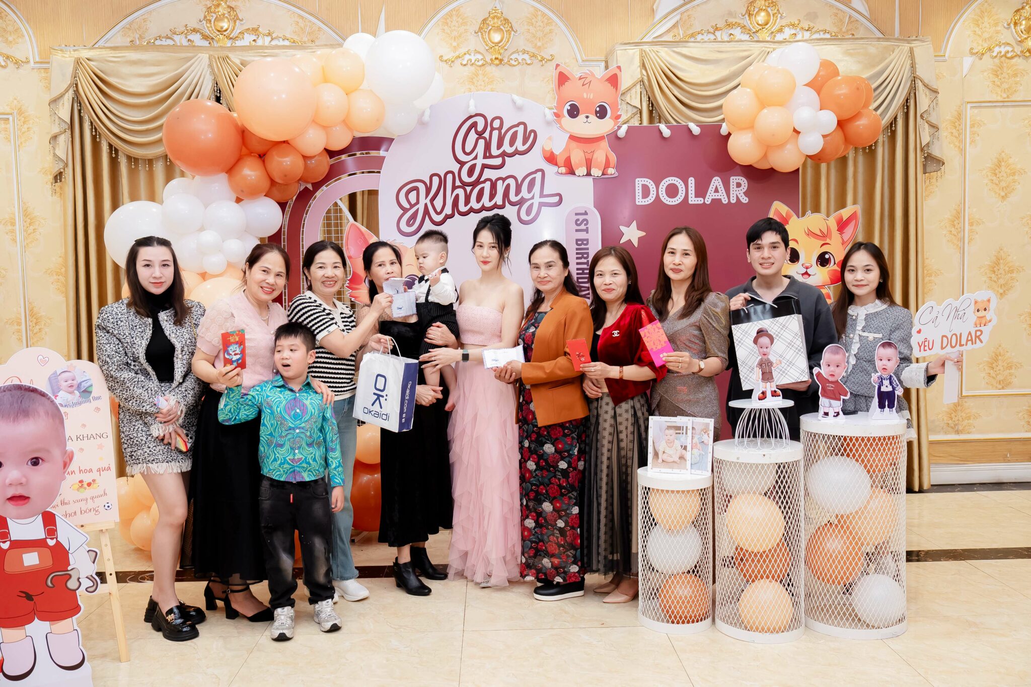 Đèn nháy, đèn LED giúp buổi tiệc thêm lung linh, trang hoàng