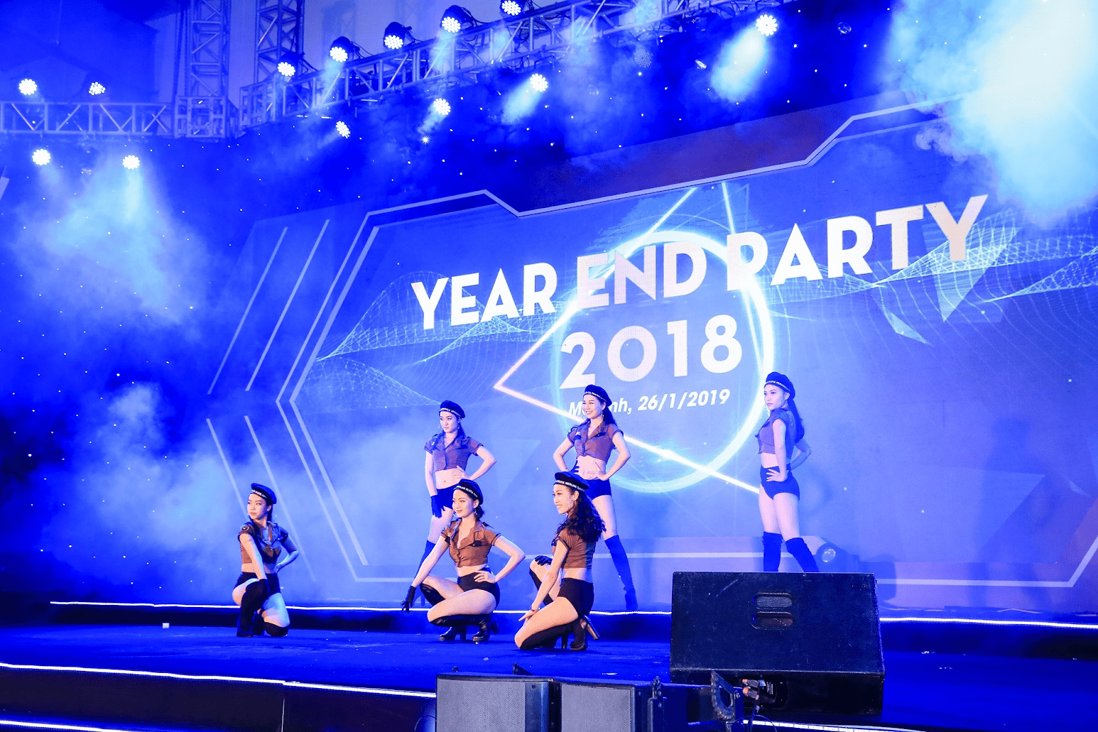 Thời gian tổ chức tiệc tất niên hợp lý thường diễn ra trước kỳ nghỉ Tết chính thức