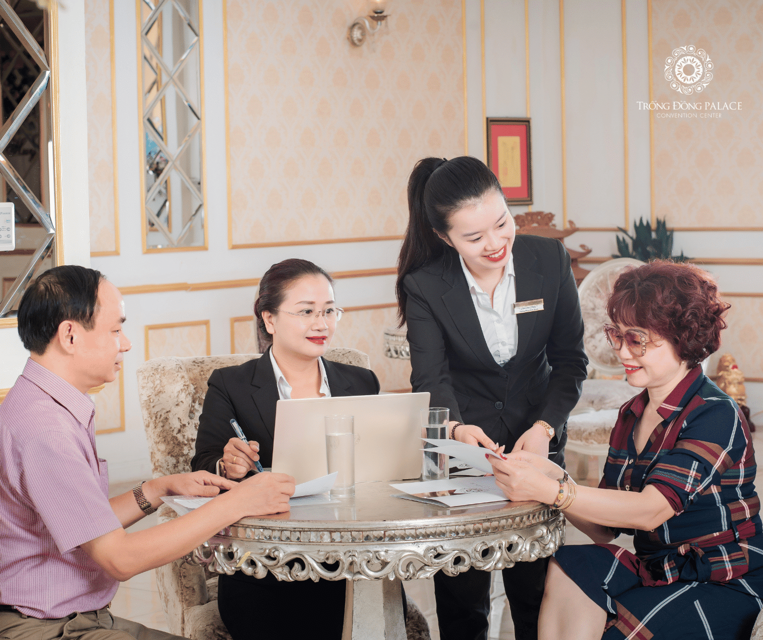 Dịch vụ phục vụ chuyên nghiệp