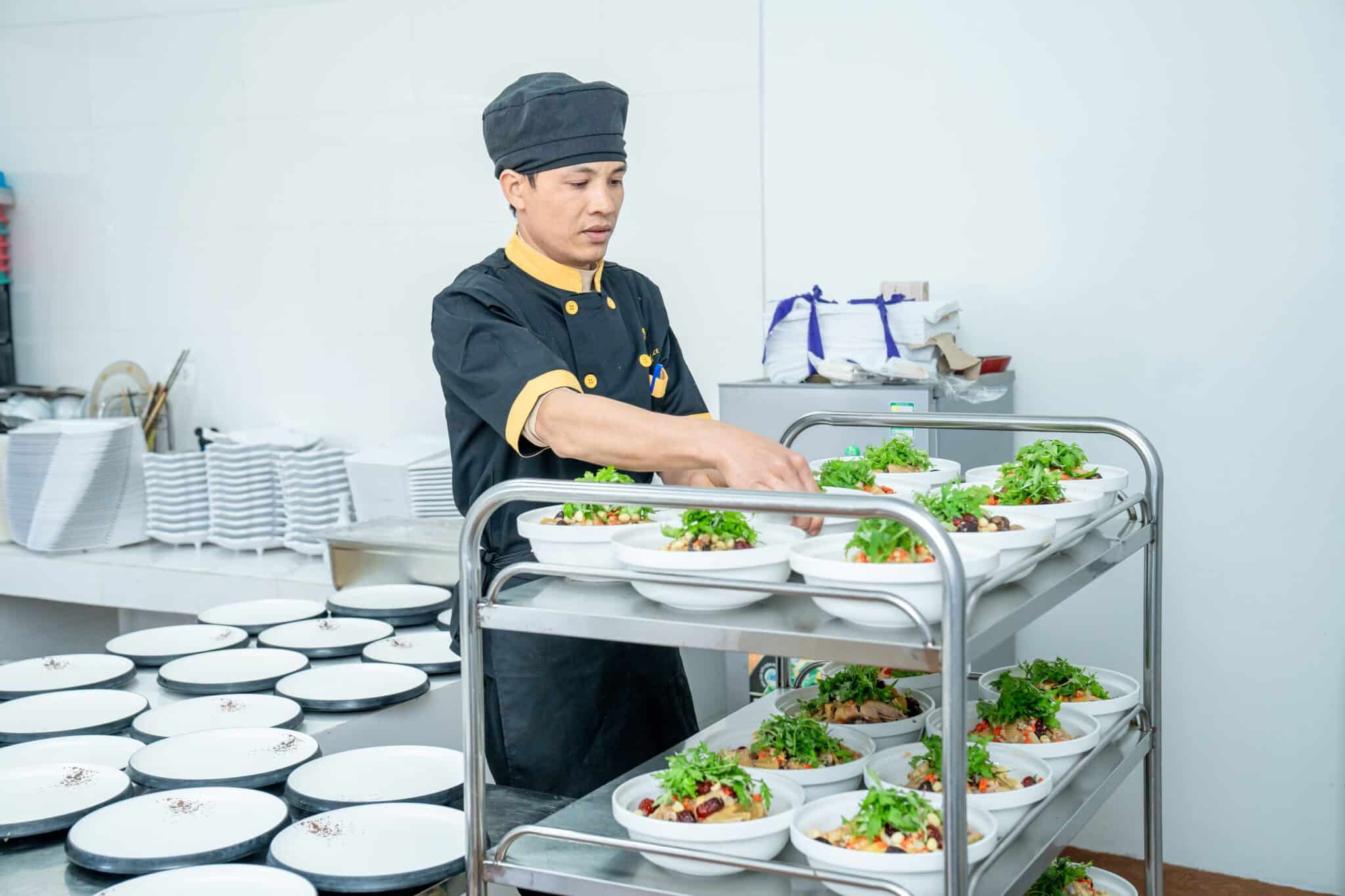 Nguyên liệu phục vụ tiệc tại gia được chọn lọc kỹ càng, tươi ngon, đảm bảo vệ sinh an toàn thực phẩm