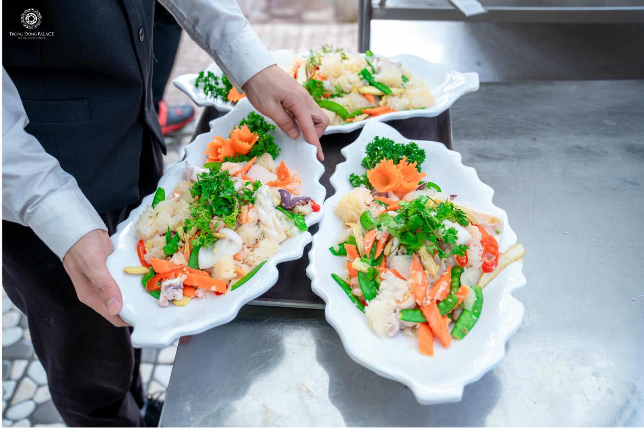 bạn nên thử menu thực phẩm và đồ uống mà trung tâm cung cấp để đảm bảo chất lượng và hương vị