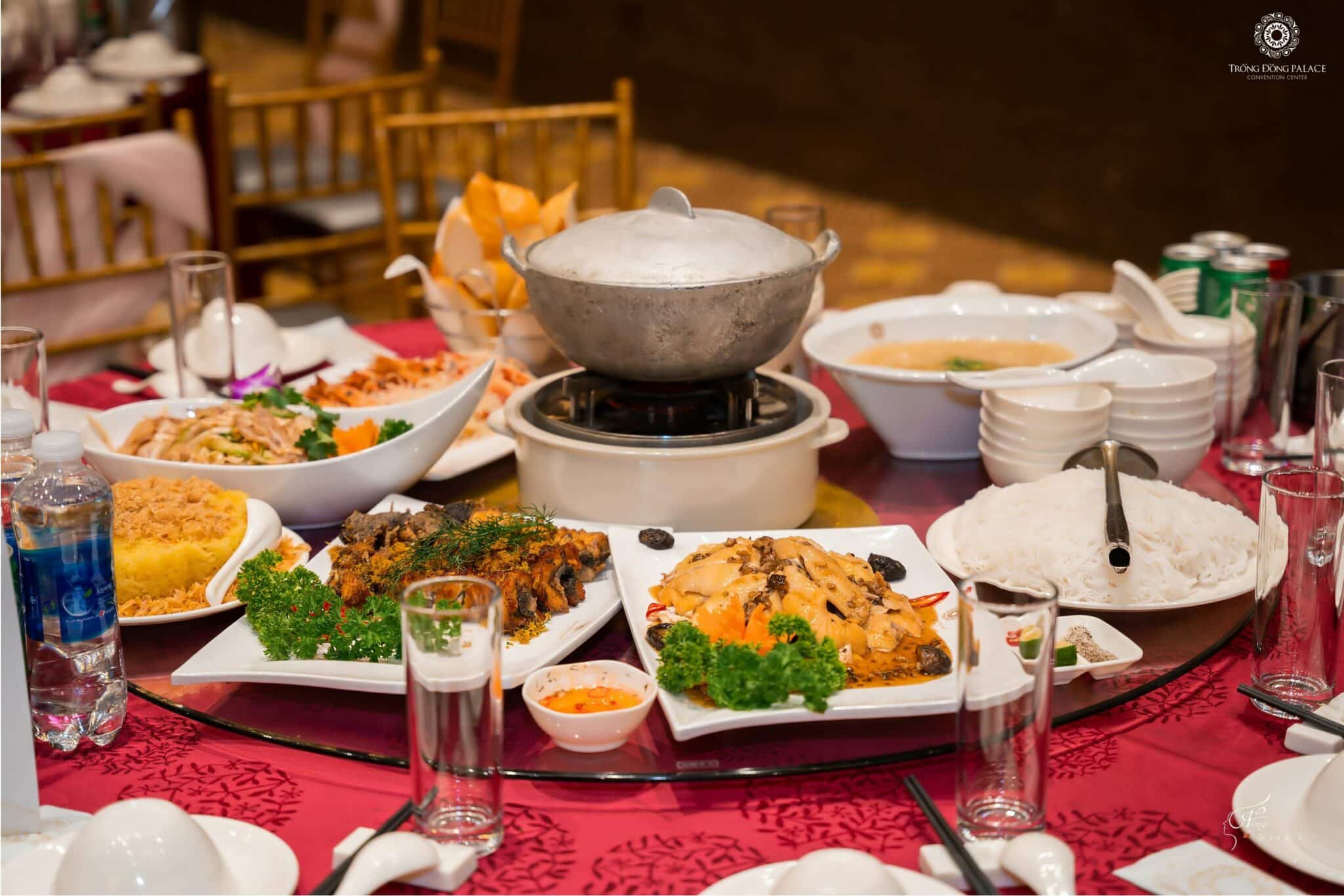 Trống Đồng Palace cũng chú trọng đến việc sử dụng nguyên liệu tươi ngon và an toàn